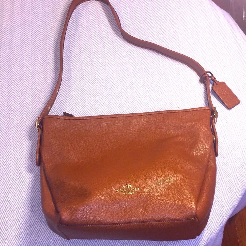 Coach Classic Shoulder BAG with Dust Bag, Brown Pebbled leather Adjustable strap